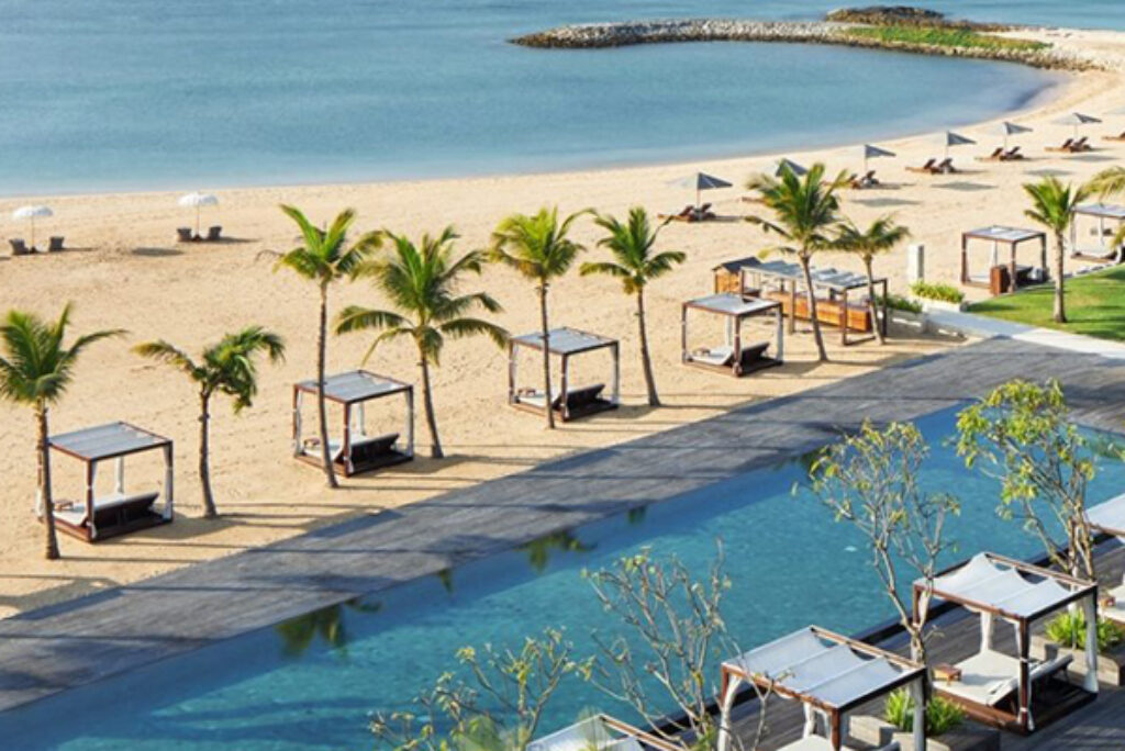 Plan a 5-star day-cation, with free access to Nusa Dua’s Reef Beach Club. Yes!